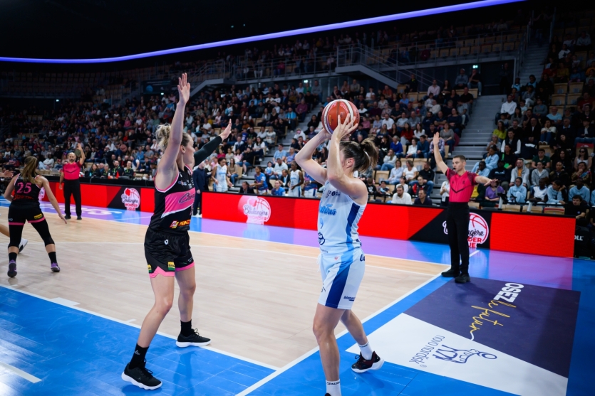 Si près face à Charnay